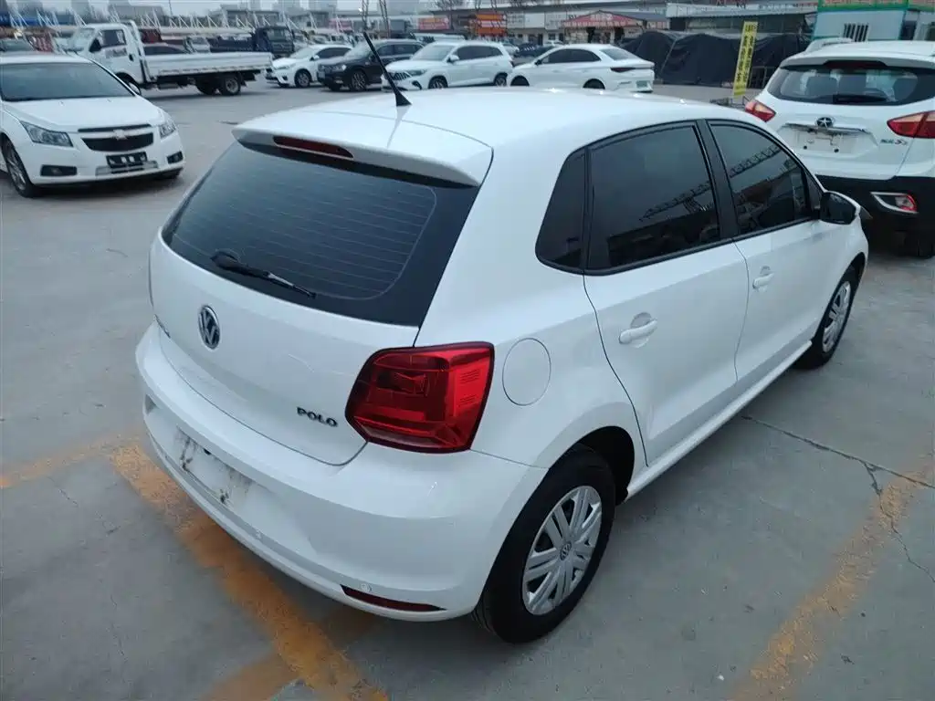Volkswagen Polo 2016 1.4L Automatic Trend фото 5