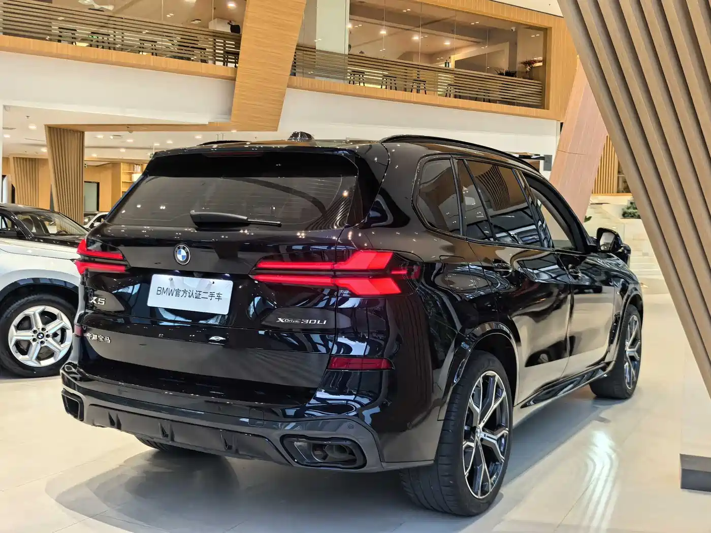 BMW X5 2023 xDrive 30Li Premium M Sport Black Night Package фото 3