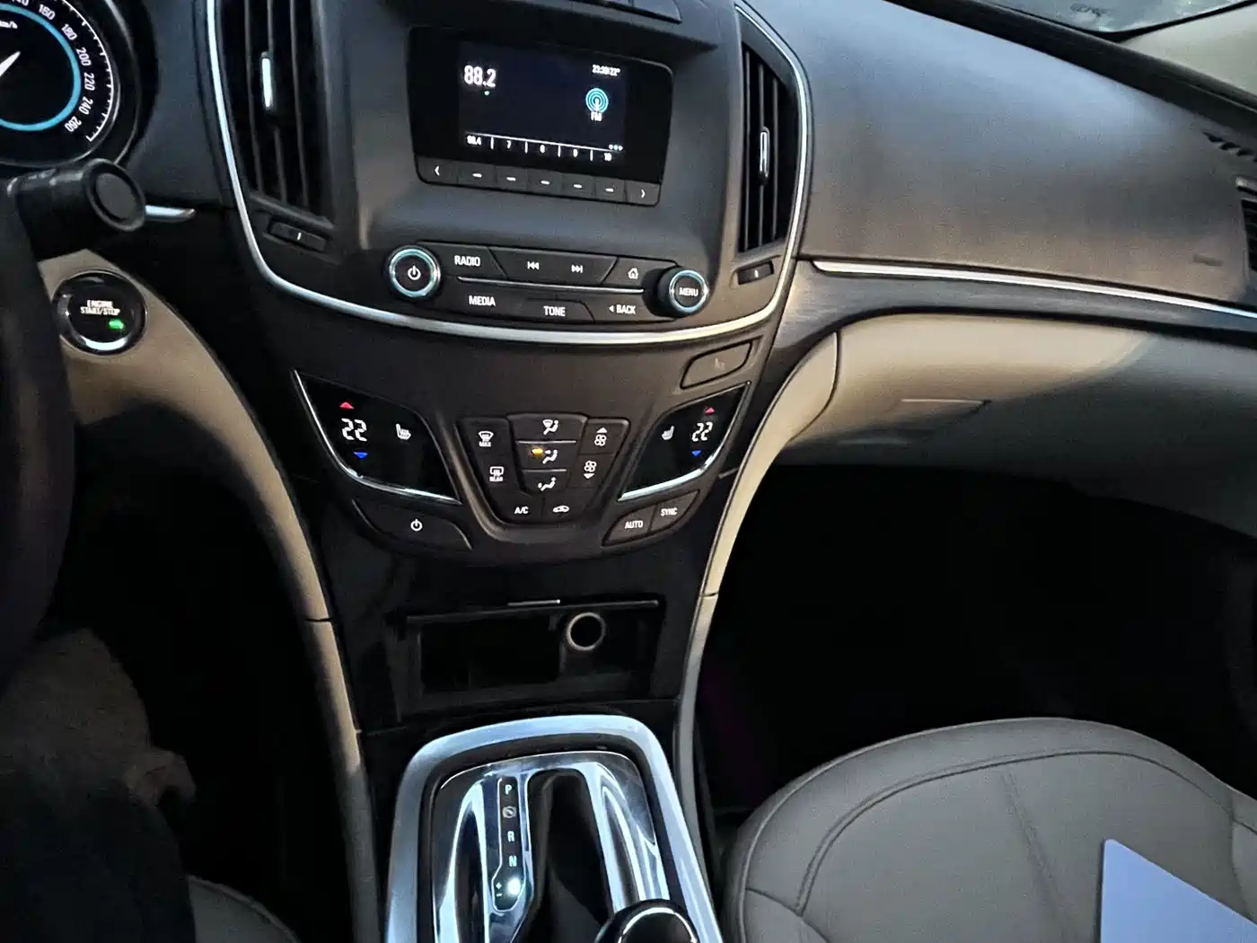 Photo 17 - Buick Regal