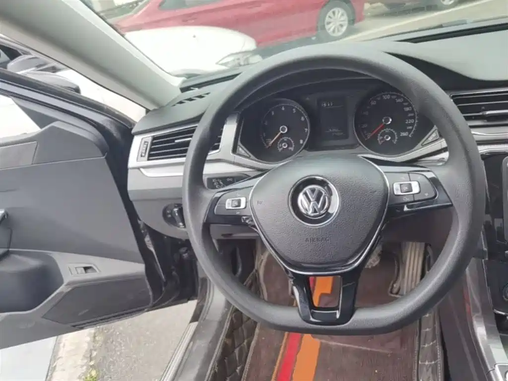 Volkswagen Passat 2015 1.8TSI DSG Elegance Edition фото 11