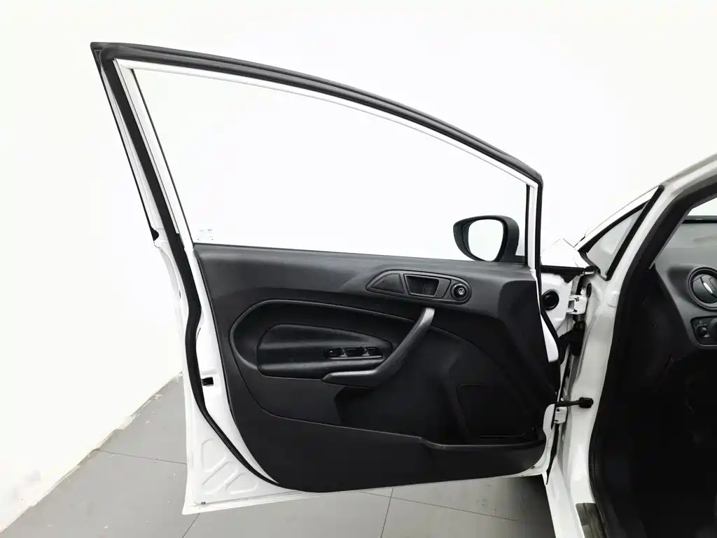 Photo 8 - Ford Fiesta