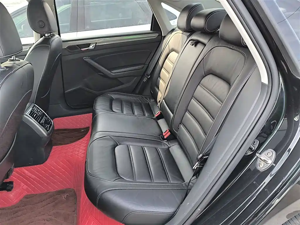 Volkswagen Passat 2017 330TSI DSG Prestige фото 17