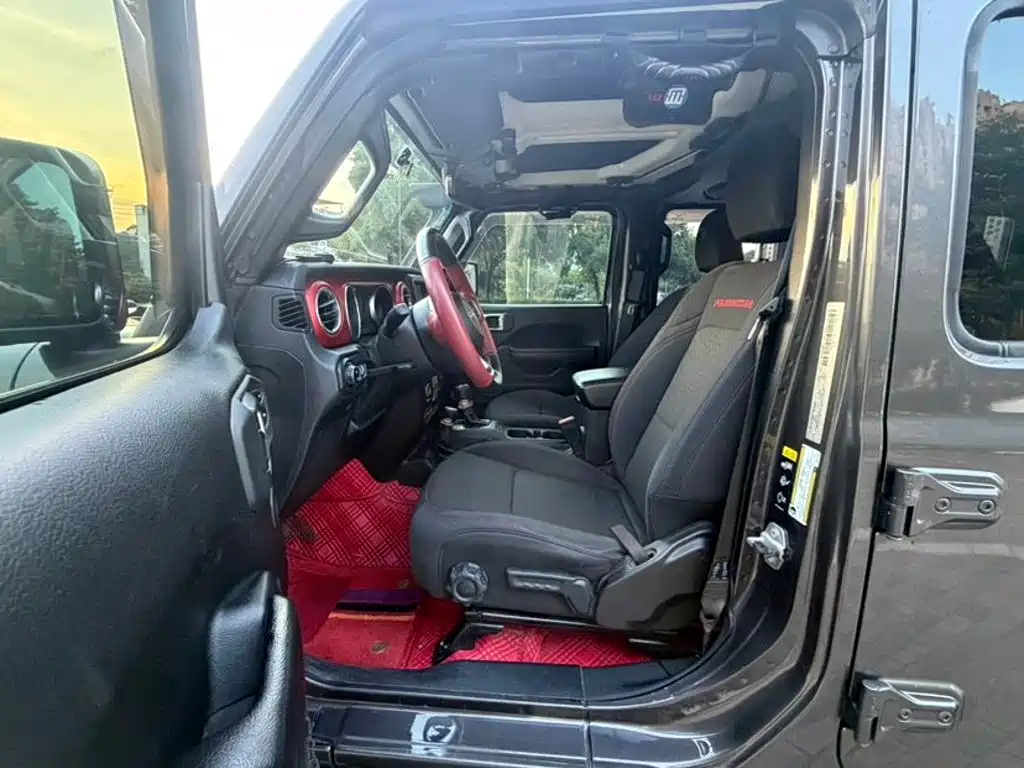 Photo 9 - Jeep Wrangler