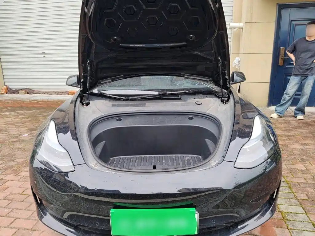 Фото 11 - Tesla Model 3