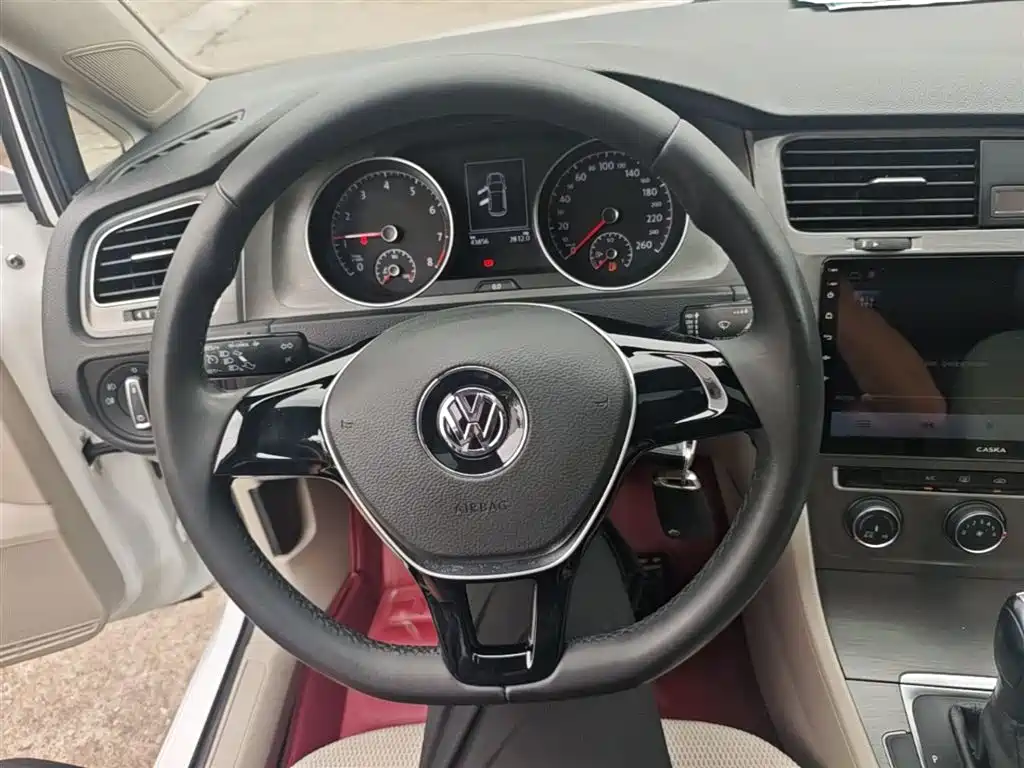 Volkswagen Golf 2016 230TSI Automatic Comfort фото 11