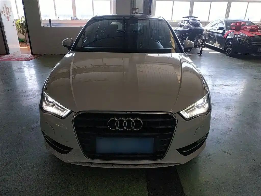 Audi A3 2016 Sportback 35 TFSI Leadership фото 3