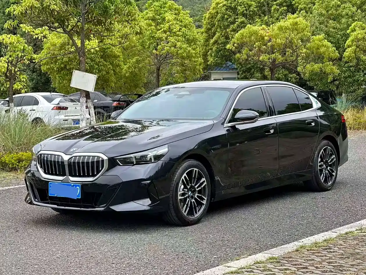 BMW 5 Series 2025 530Li Leading M Sport Package