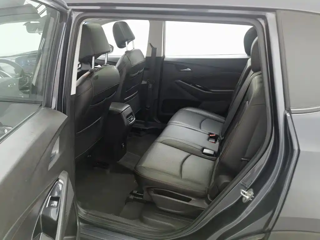 Chevrolet Volando 2023 2020 Mild Hybrid Redline 530T Automatic Premium Edition (5+2 seater)