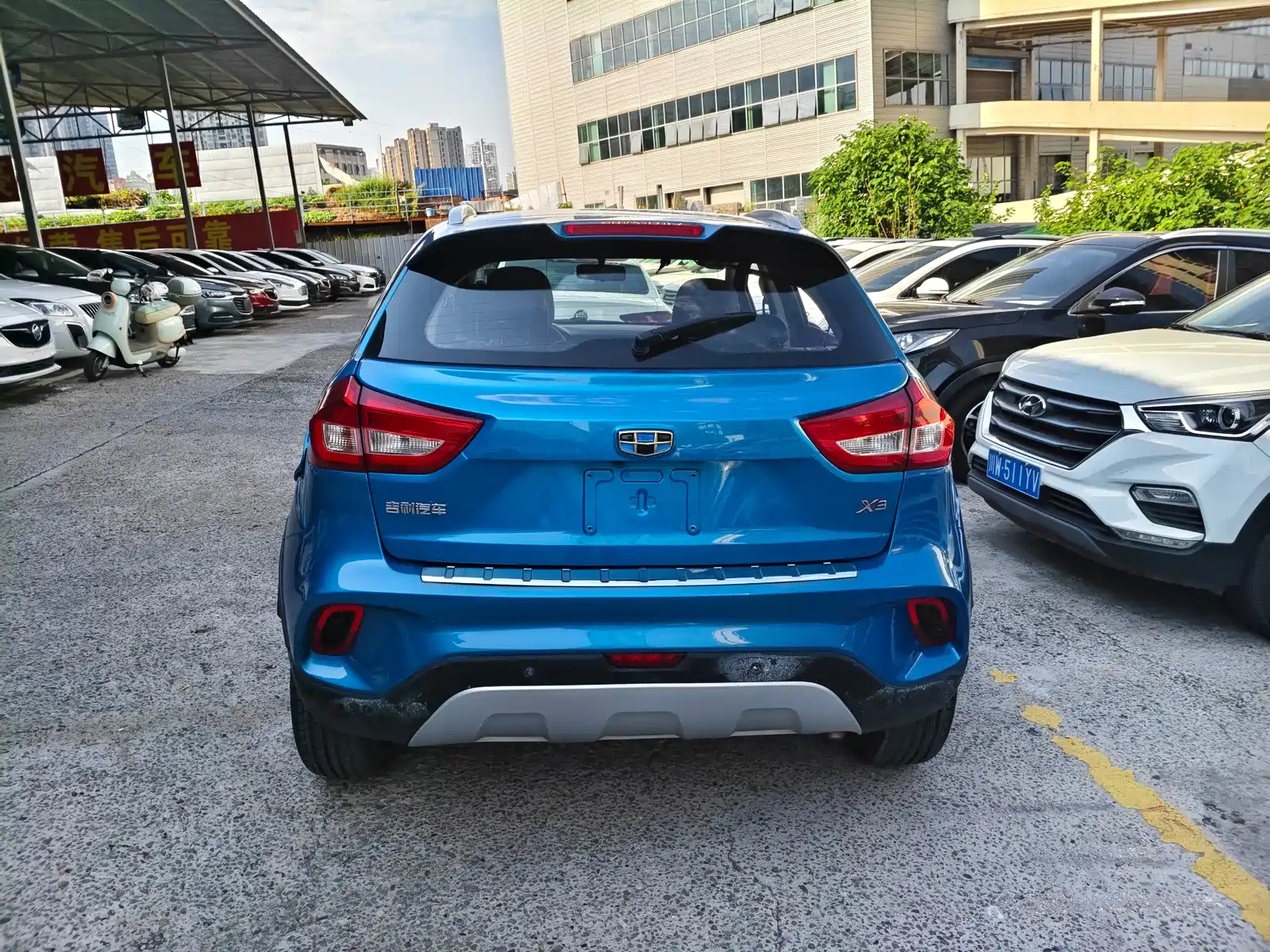 Фото 10 - Geely Vision X3