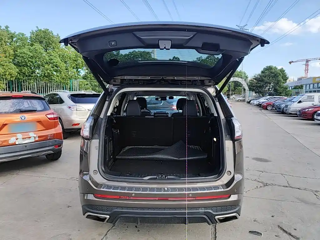 Фото 19 - Ford Edge