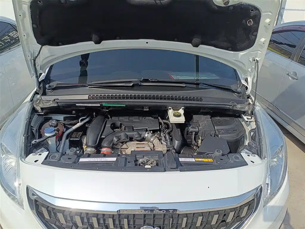 Peugeot 3008 2016 1.6THP Automatic Classic Edition фото 16