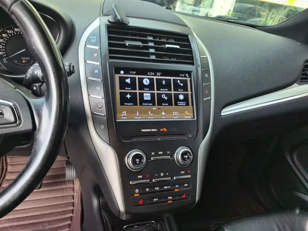 Фото 13 - Lincoln MKC
