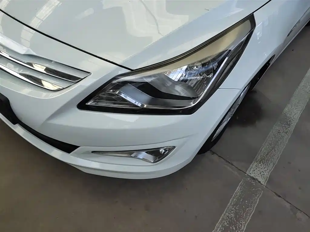 Hyundai Reina 2014 Model 1.4L Automatic GLX фото 24