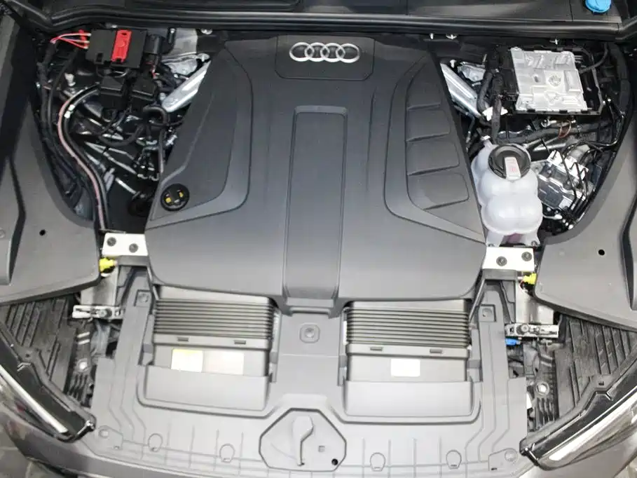 Audi Q8 2026 2024 45 TFSI Luxury Sport