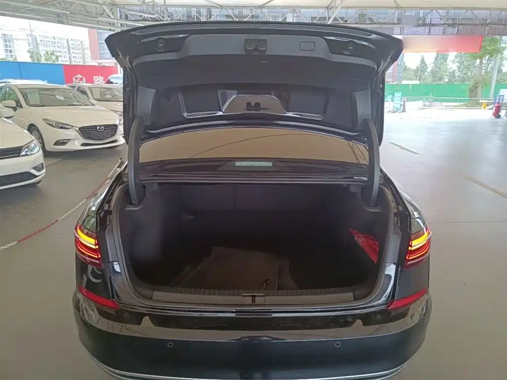 Volkswagen Passat 2022 280TSI Business Edition фото 19