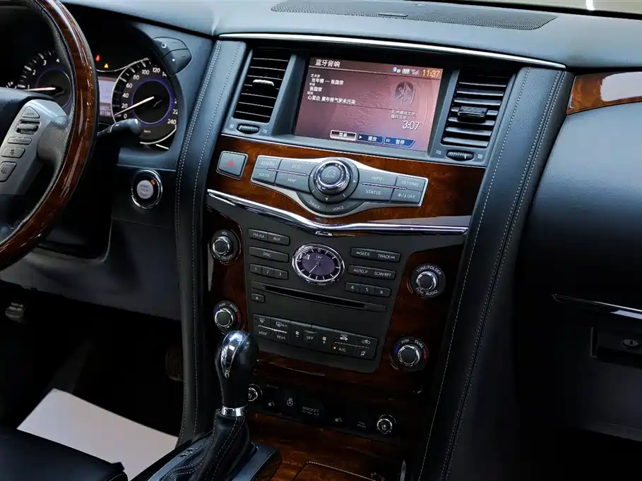 Infiniti QX80 2016 5.6L 4WD фото 19