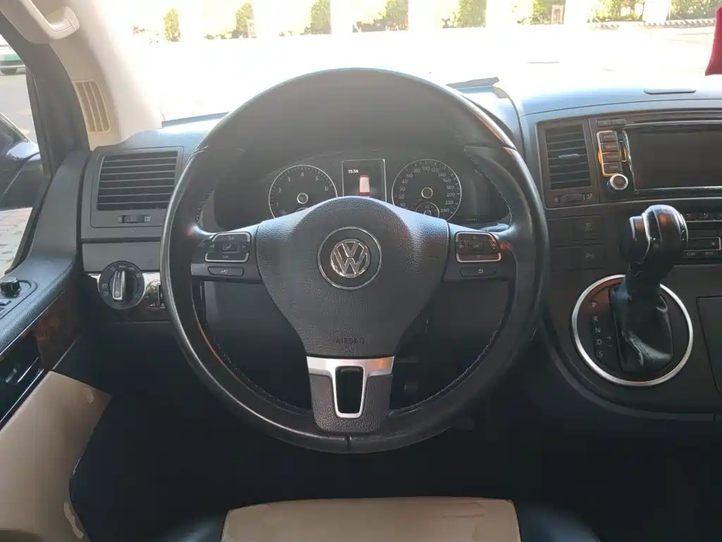 Volkswagen Multivan 2015 2012 2.0TSI 4WD Premium