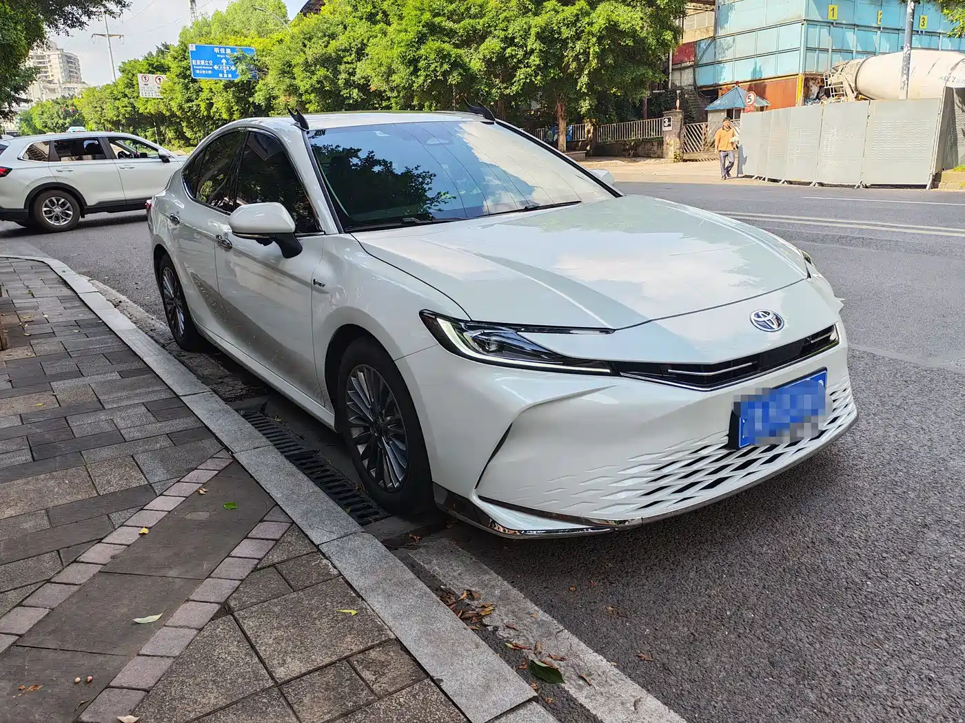 Toyota Camry 2024 Hybrid 2.0HGVP Luxury Edition фото 3