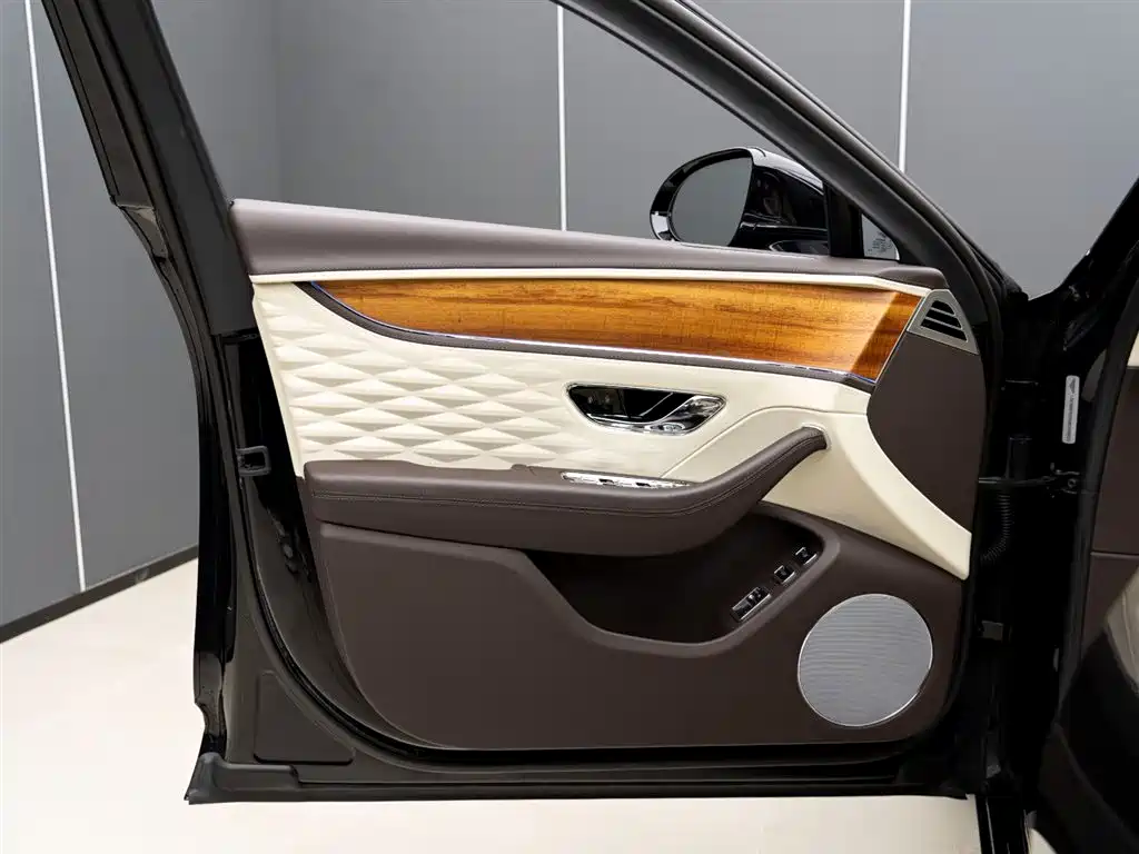 BENTLEY FLYING SPUR PLUG IN HYBRID