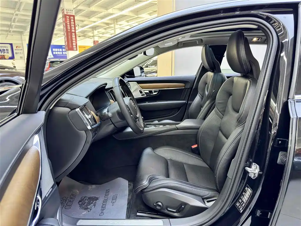 Фото 8 - Volvo S90