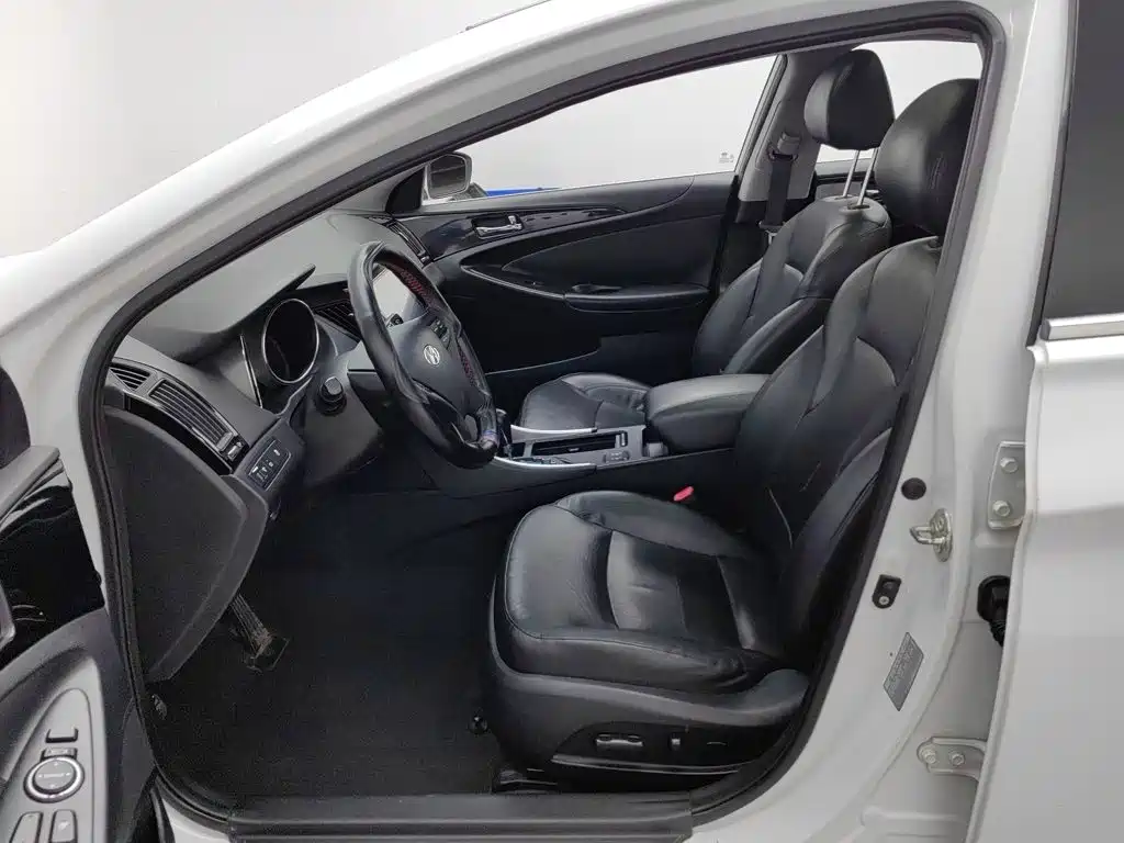 Фото 10 - Hyundai Sonata