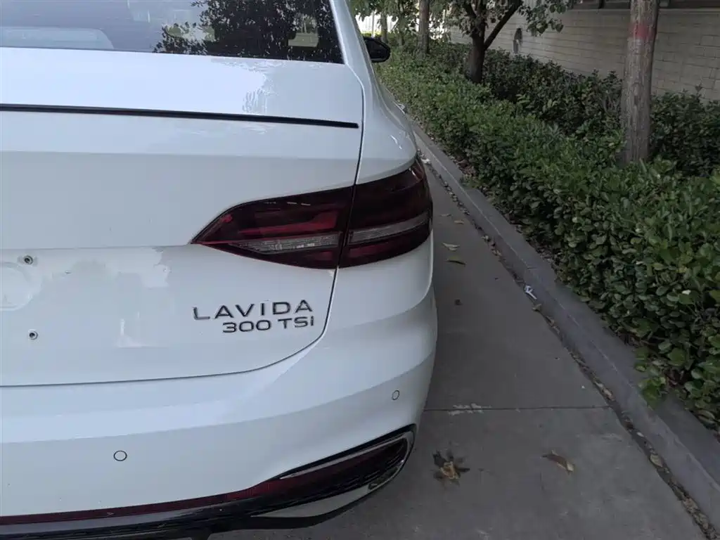 Volkswagen Lavida 2024 Model 300TSI DSG Starlight Leading Edition фото 8