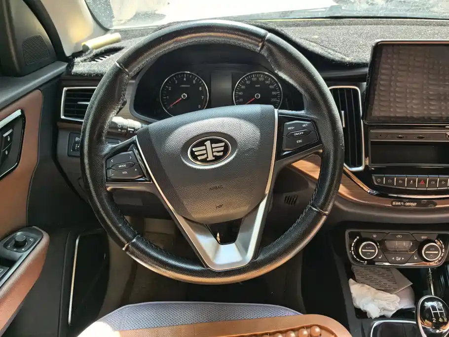 FAW Senya R7 2016 2016 1.6L Manual Premium