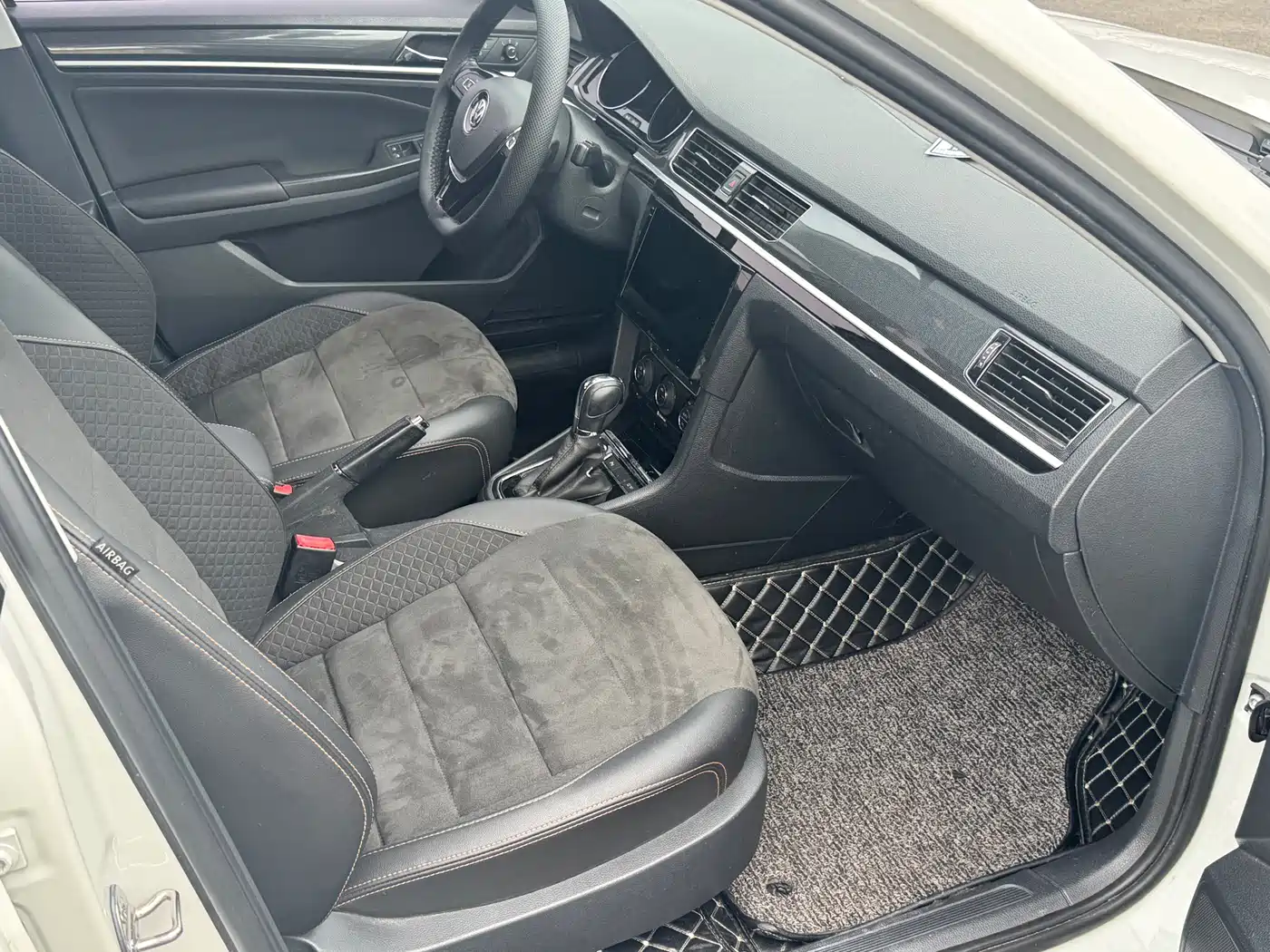 Volkswagen C-TREK 2018 1.5L Automatic Luxury фото 11
