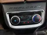 Фото 12 - Ford Explorer