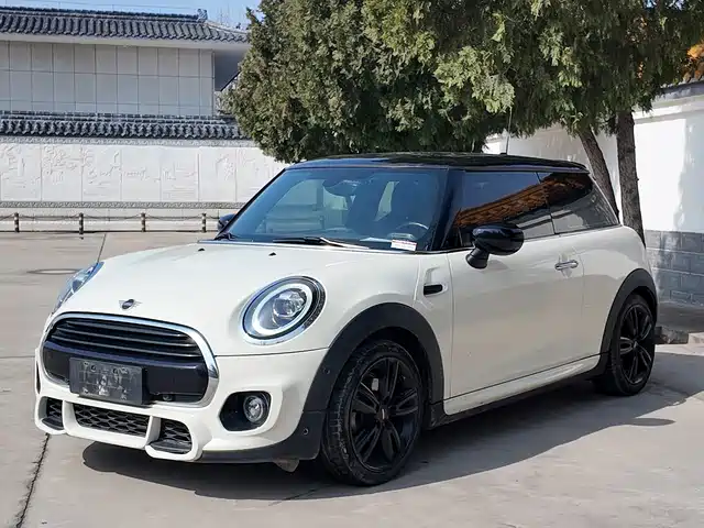 Mini MINI 1.5T COOPER, Гонщик