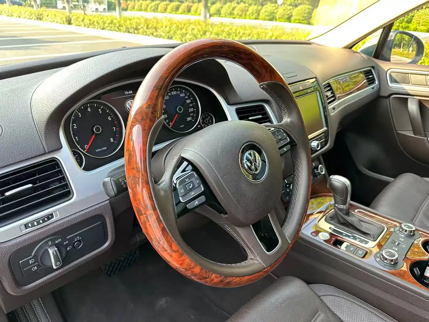 Volkswagen Touareg 2011 3.0TSI Premium фото 9