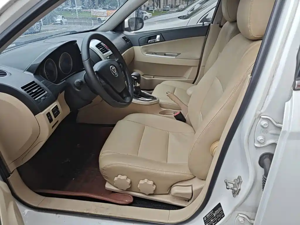 Zhonghua H330 2015 2013 1.5L Automatic Luxury