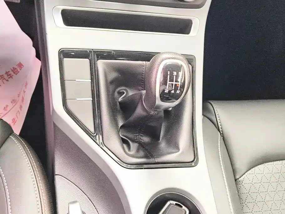 Фото 16 - Geely Emgrand