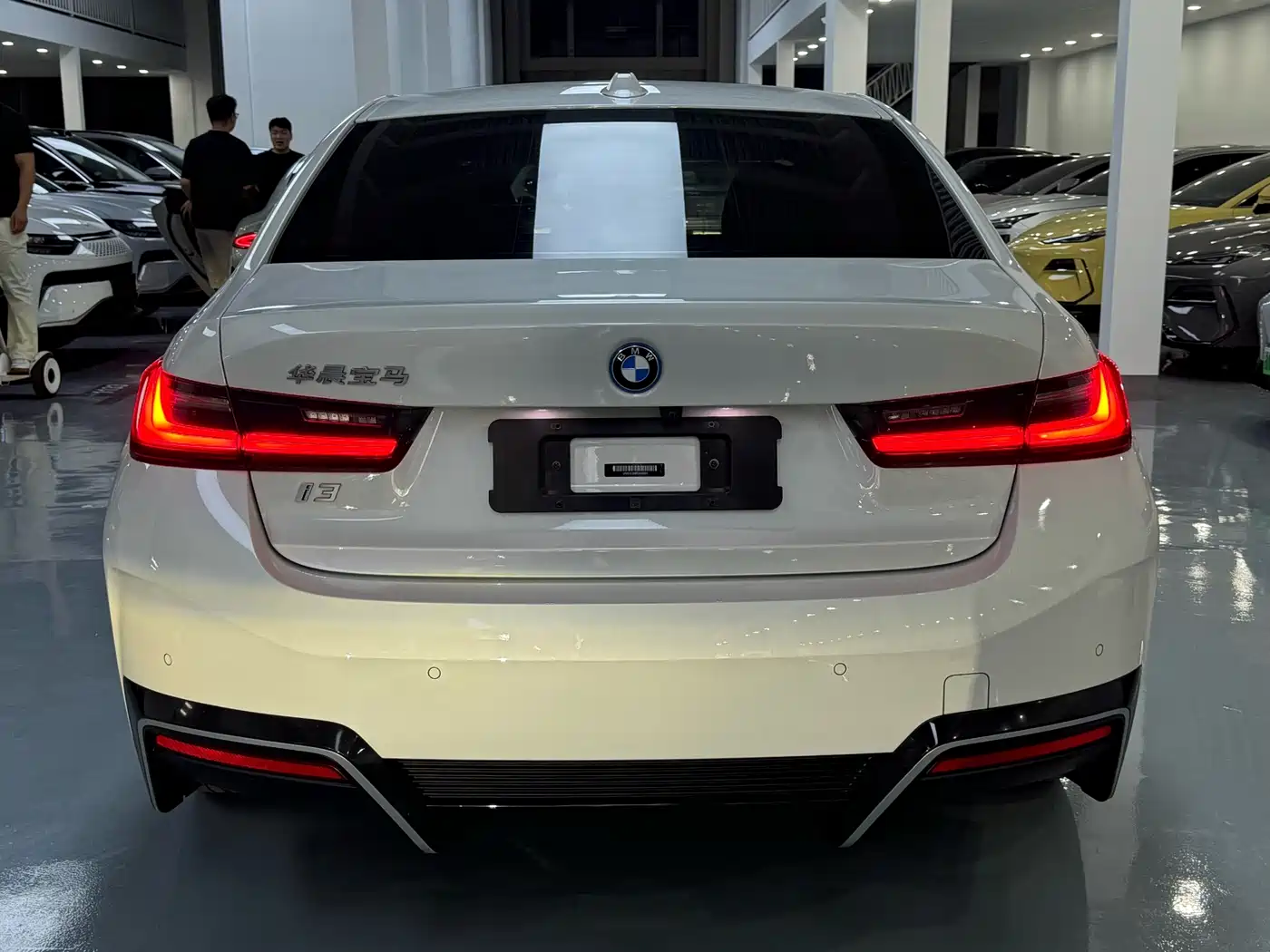 BMW i3 2023 eDrive 40 L Shadowline Package фото 11