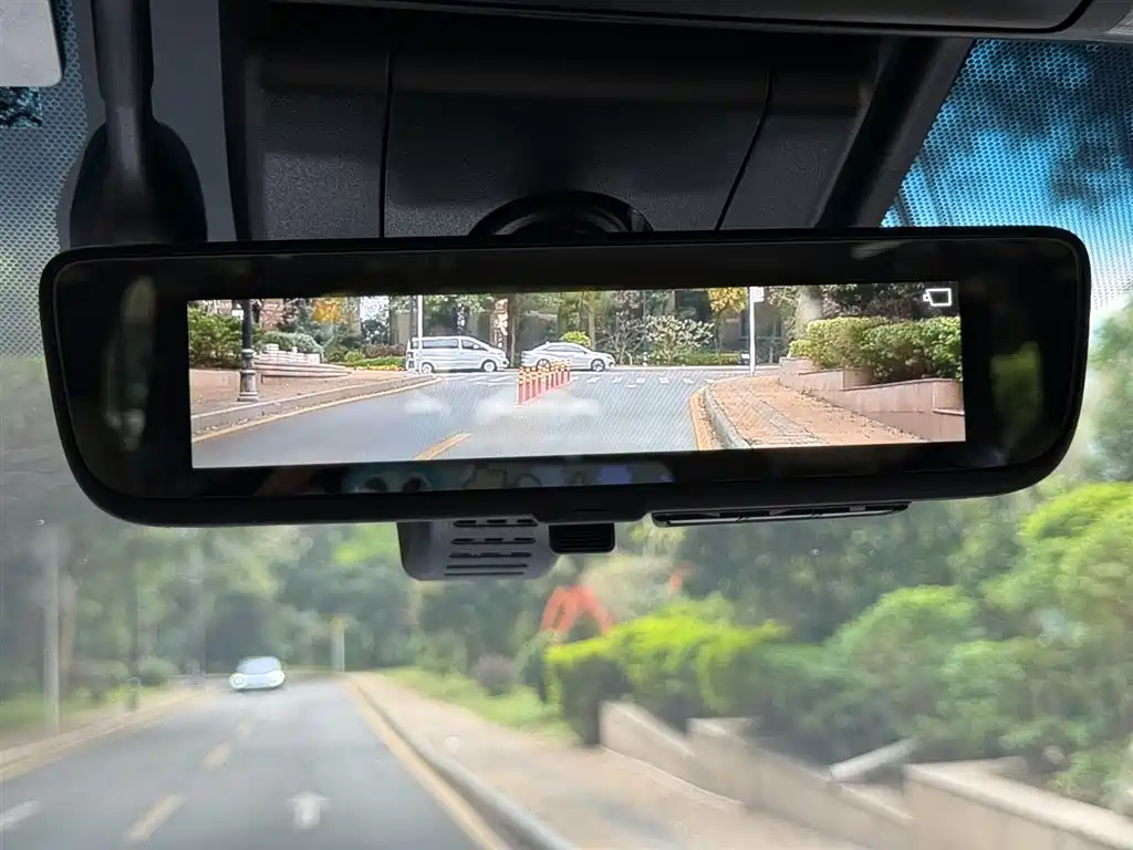 Toyota Alphard 2019 Hybrid 2.5L Luxury фото 19