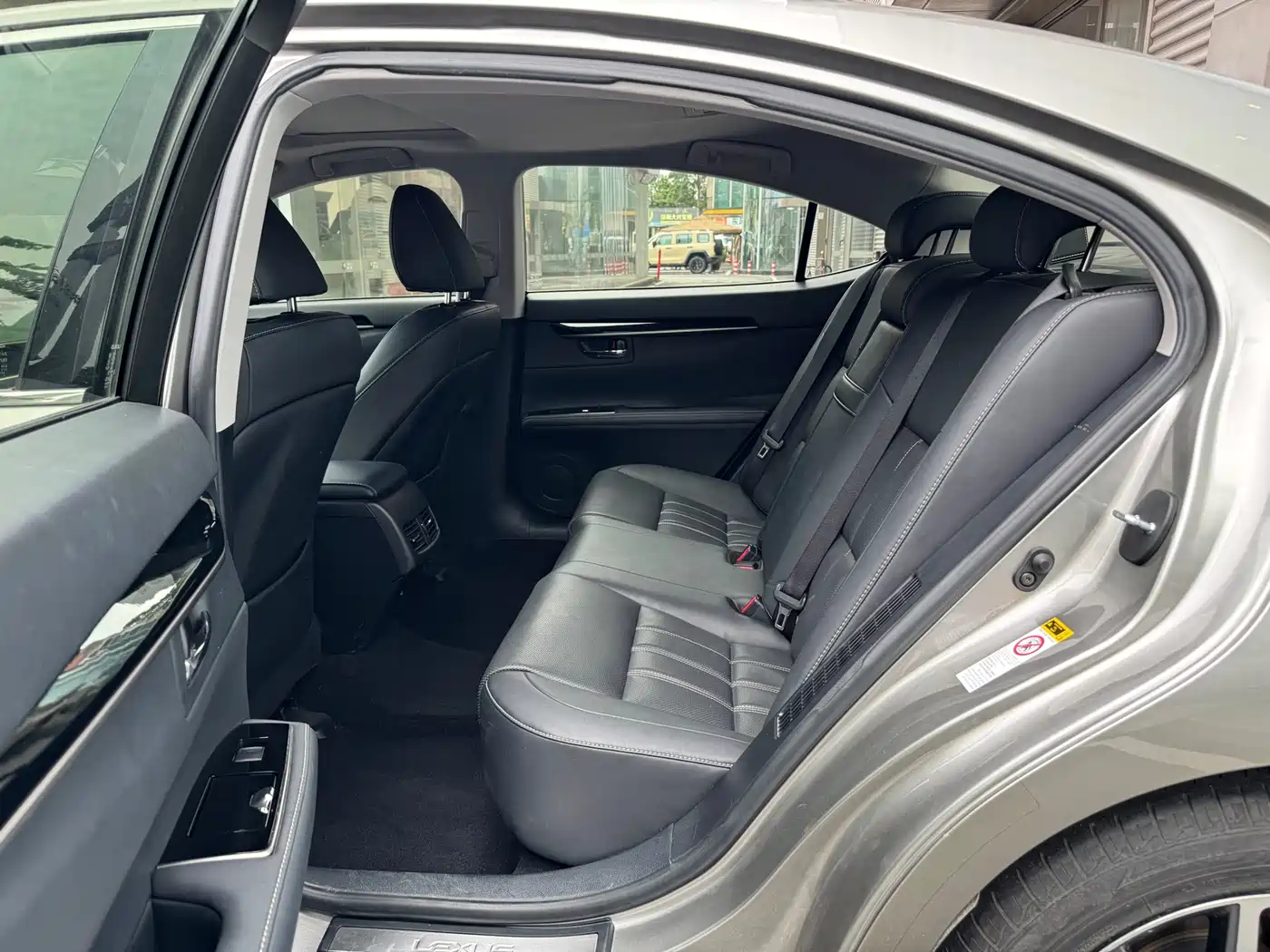 Lexus ES 2015 300h Comfort Edition фото 5