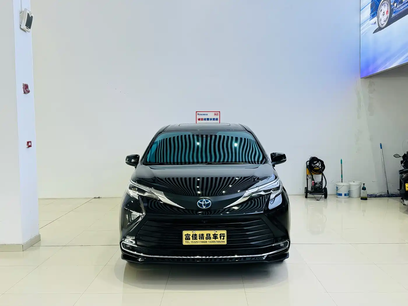 Toyota Sienna 2021 2.5L Hybrid Comfort Edition фото 2
