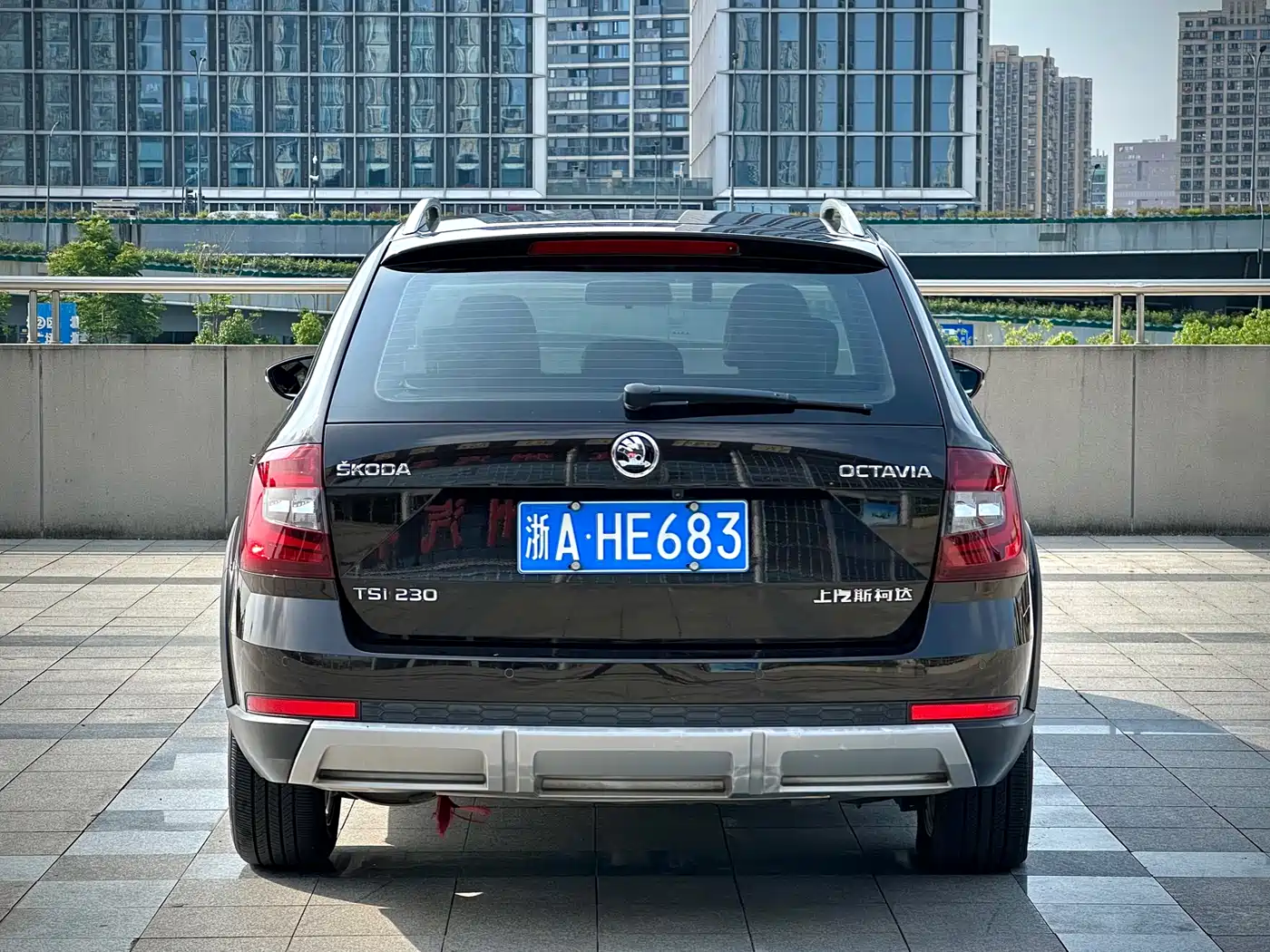Škoda Octavia 2018 Model Wagon TSI230 DSG Comfort Edition фото 6