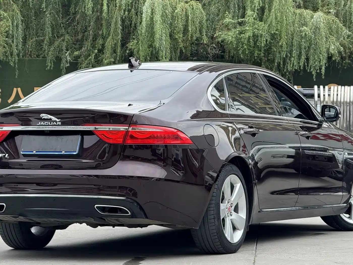 Photo 9 - Jaguar XFL