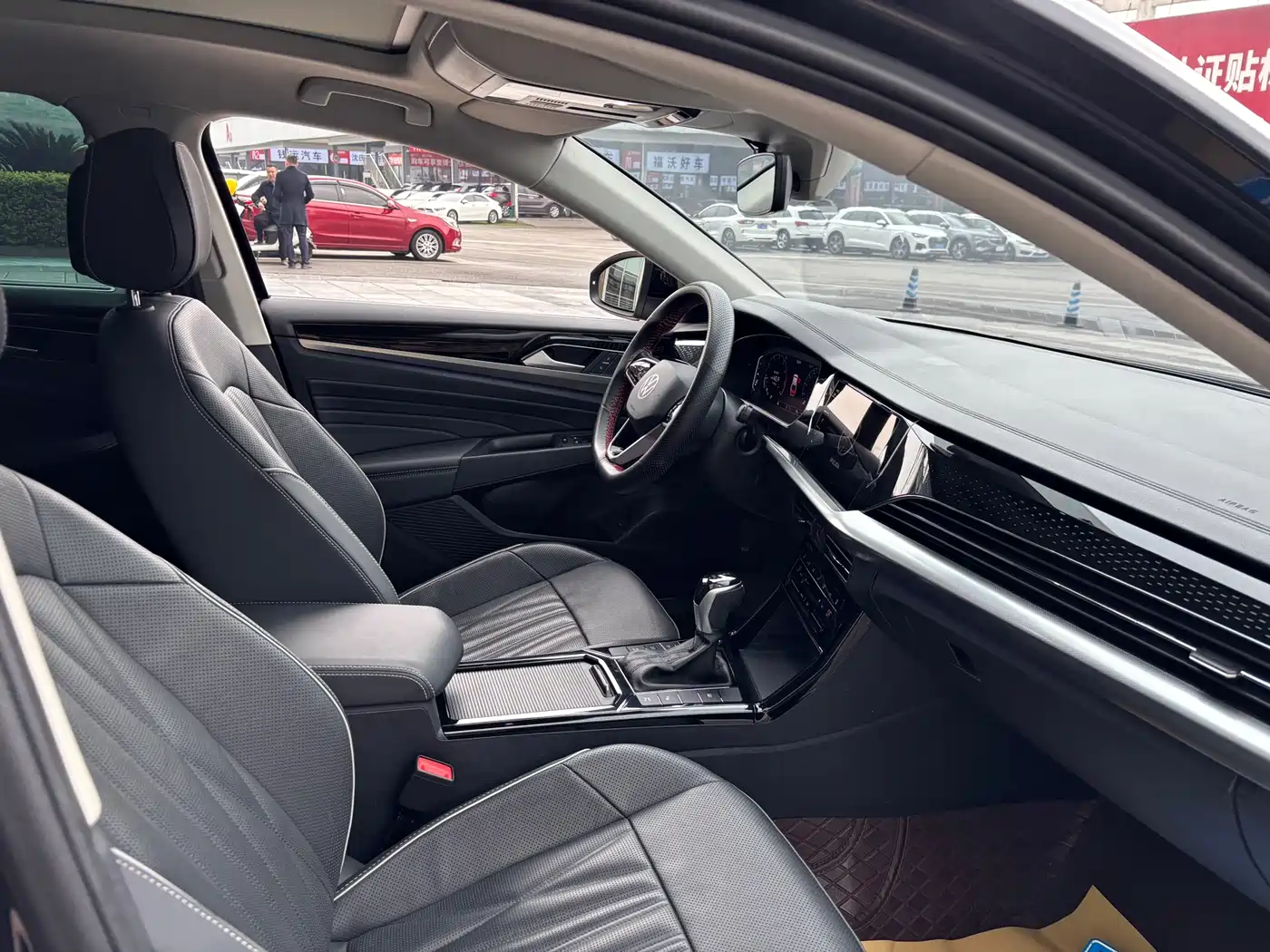 Volkswagen Passat 2023 330TSI Luxury Edition фото 9