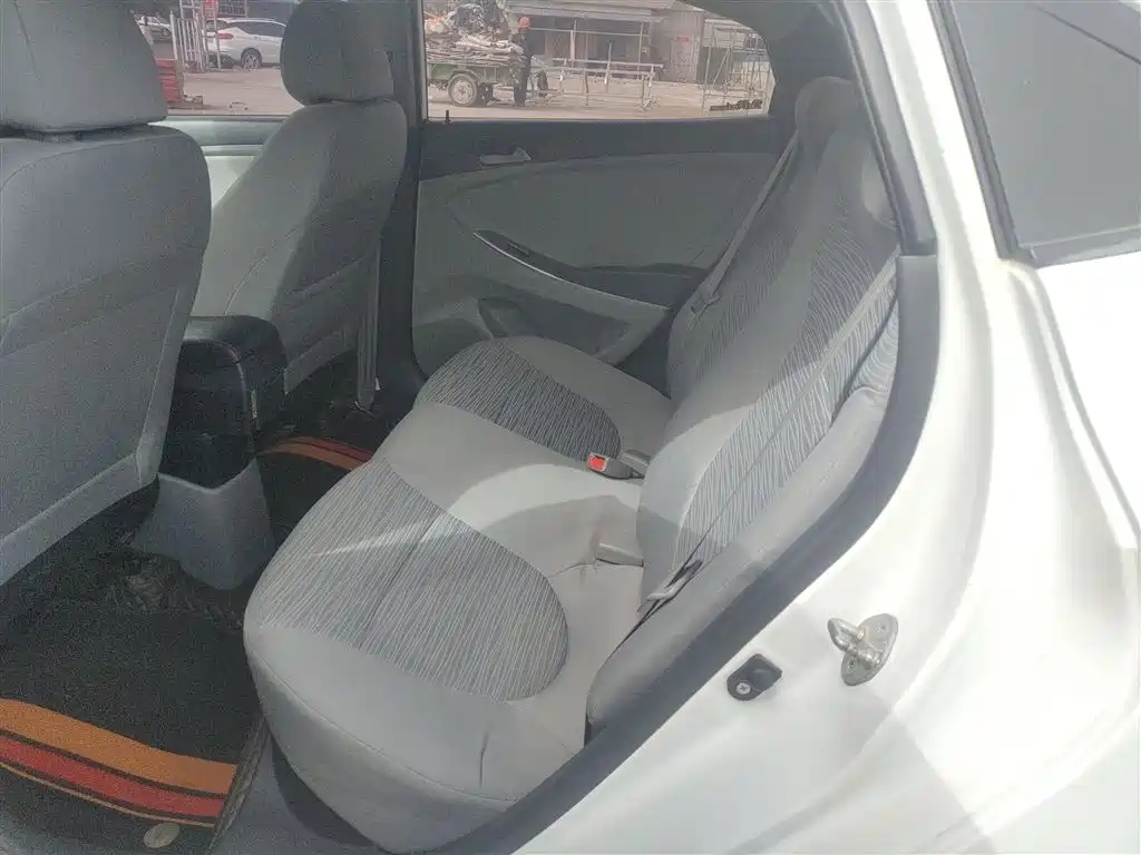 Hyundai Verna 2014 1.4L Automatic Smart GLS фото 17