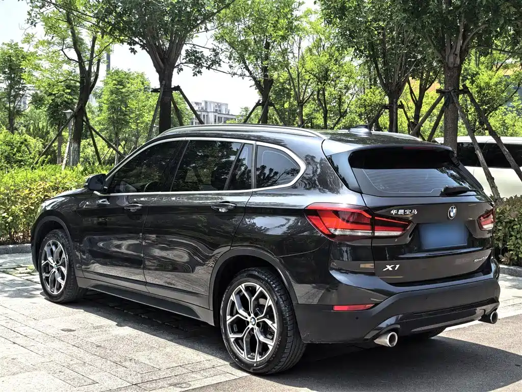 BMW X1 2022 sDrive25Li Leading фото 21