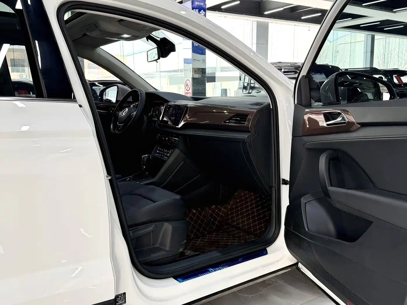 Volkswagen Tharu 2022 280TSI FWD Luxury Edition фото 7
