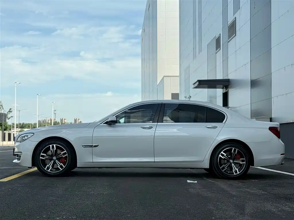 BMW 7 Series 2013 Model 730Li Leading фото 5