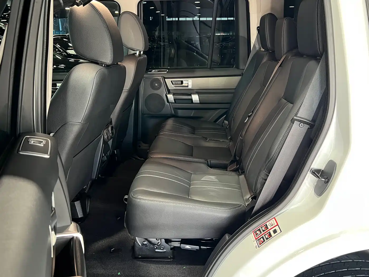 Land Rover Discovery 2016 3.0 SC Gloss Black Collector's Edition HSE фото 19