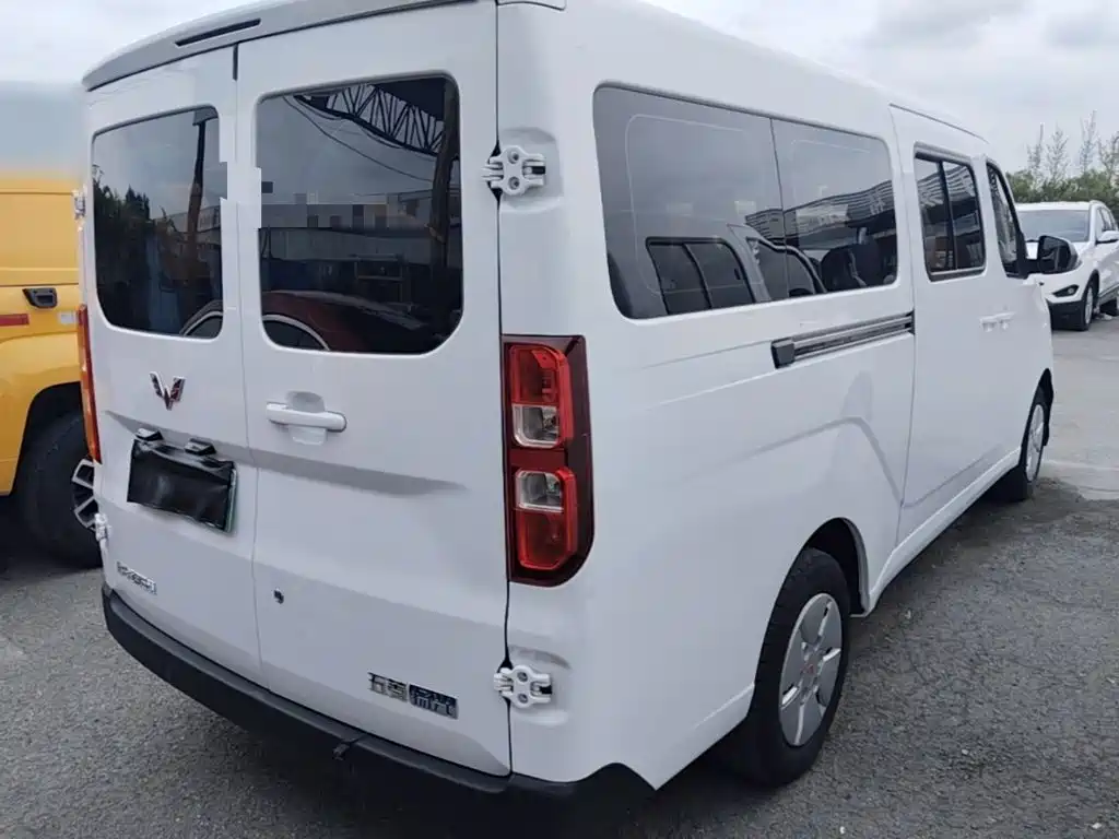 Wuling Motors Wuling Yangguang 2025 2024 300KM Comfort Bus Version 75kW
