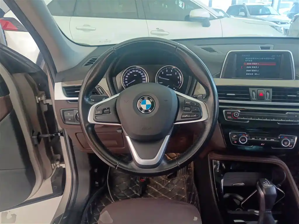 BMW X1 2019 sDrive18Li Premium Model фото 11