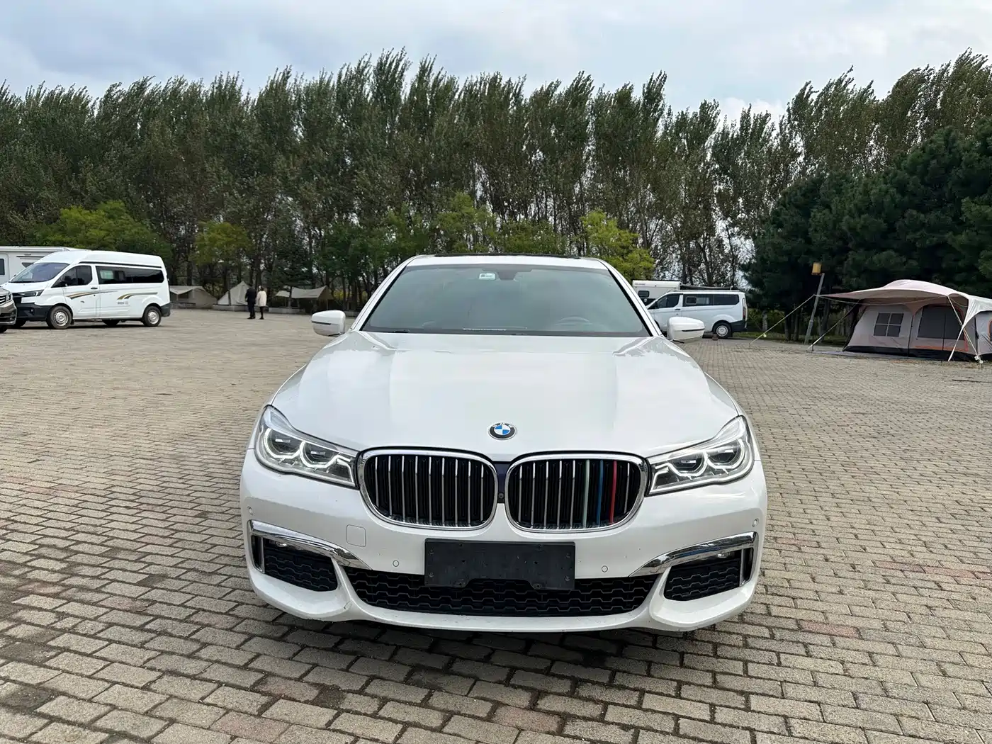 Photo 2 - BMW 7 Series