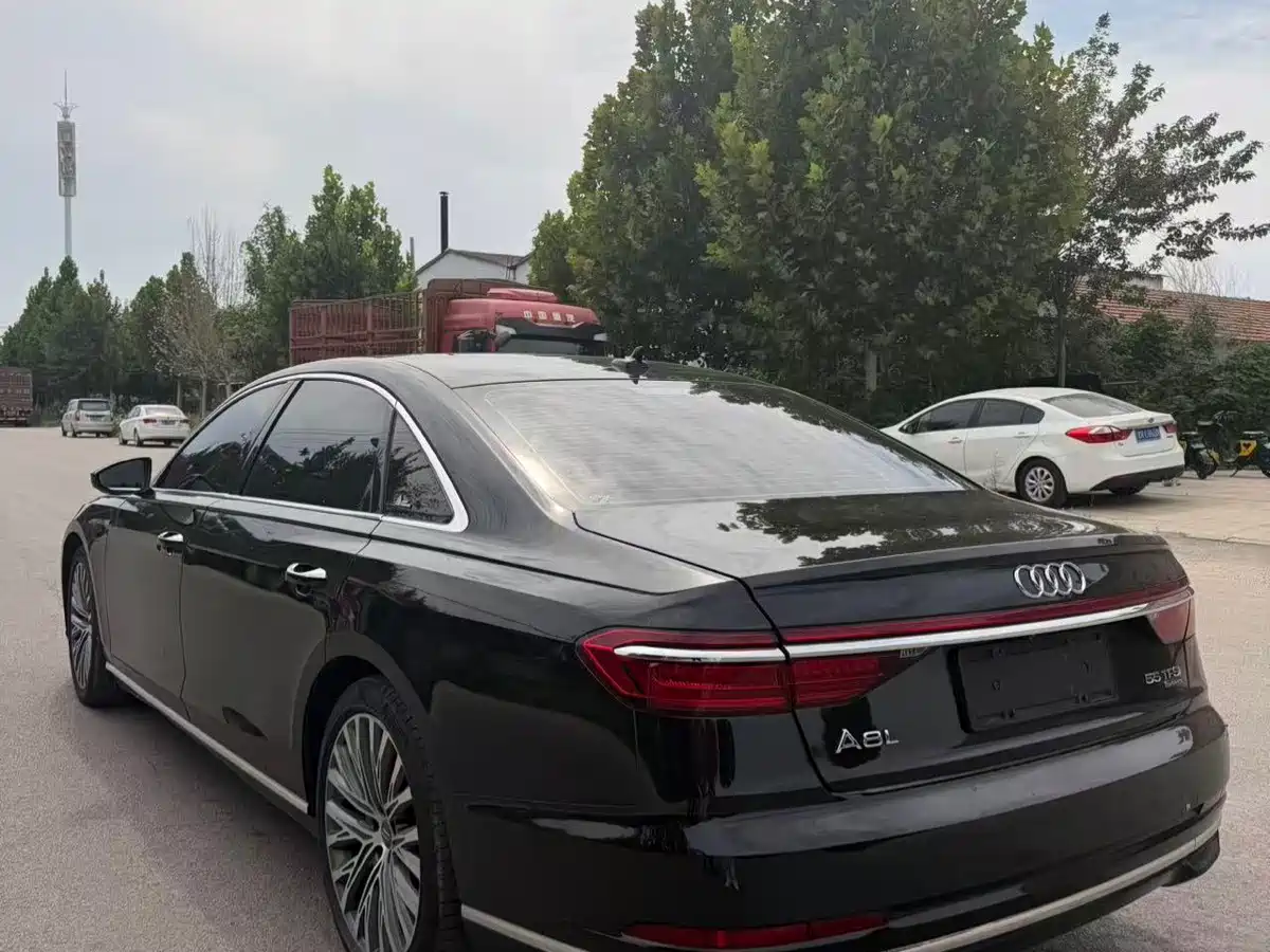 Фото 7 - Audi A8