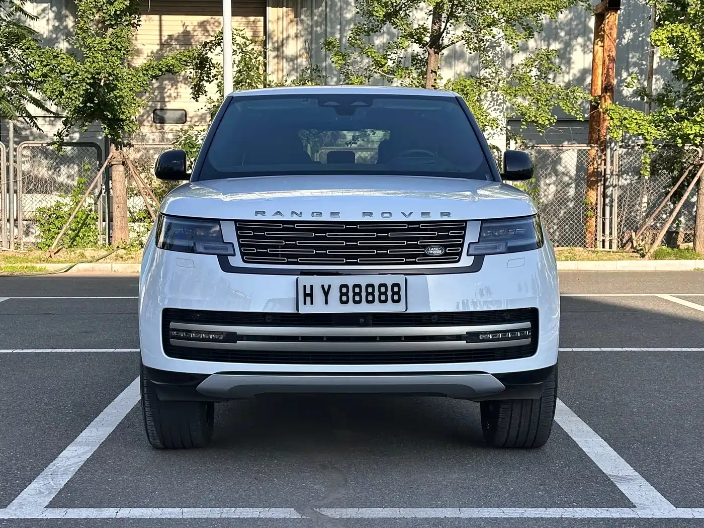 Land Rover Range Rover 2023 3.0 L6 400PS Golden Age Long Wheelbase фото 2